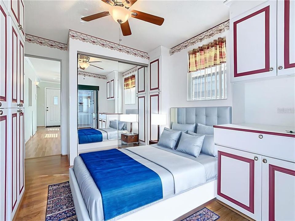 For Sale: $119,900 (2 beds, 1 baths, 726 Square Feet)