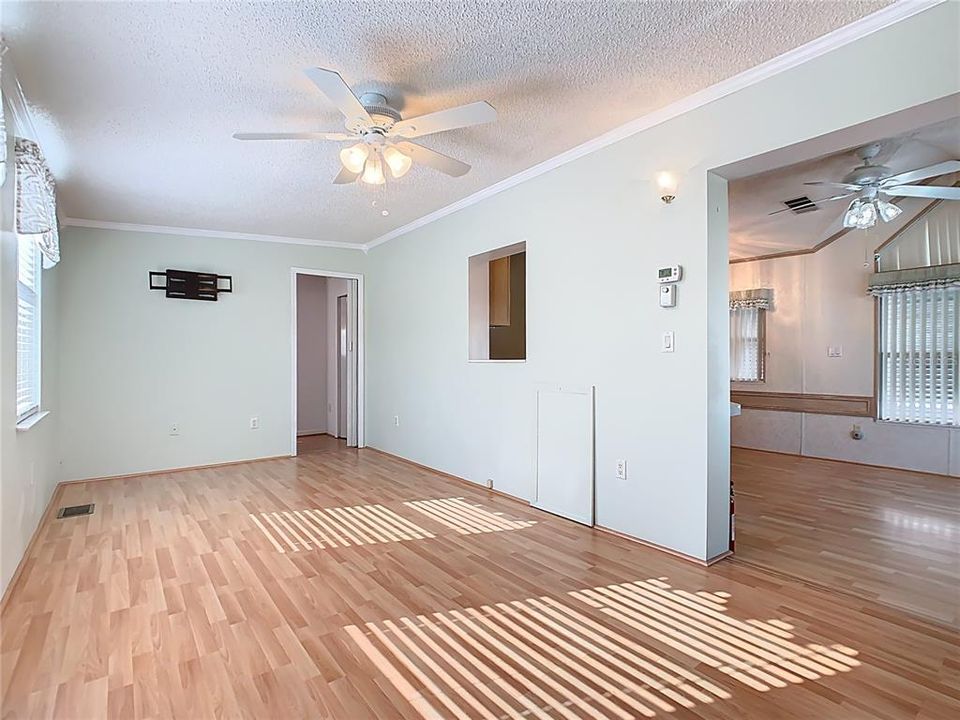 For Sale: $119,900 (2 beds, 1 baths, 726 Square Feet)