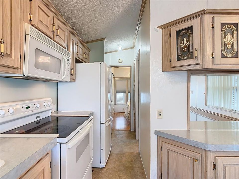 For Sale: $119,900 (2 beds, 1 baths, 726 Square Feet)