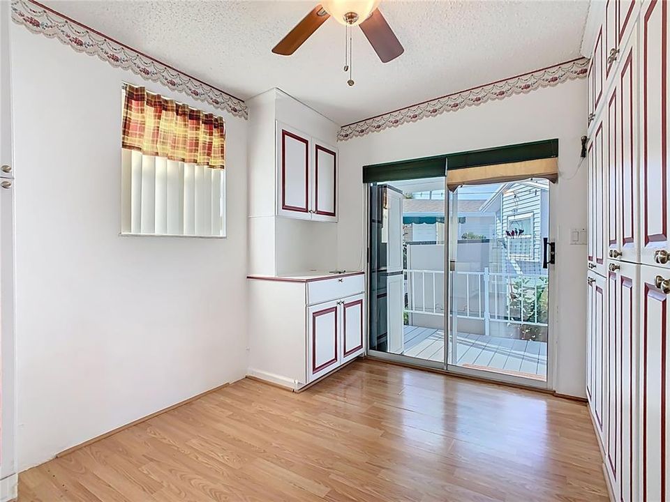 For Sale: $119,900 (2 beds, 1 baths, 726 Square Feet)