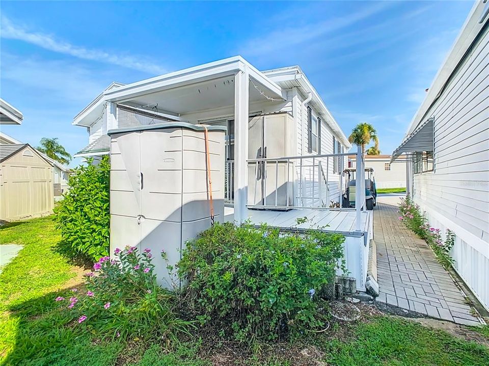 For Sale: $119,900 (2 beds, 1 baths, 726 Square Feet)