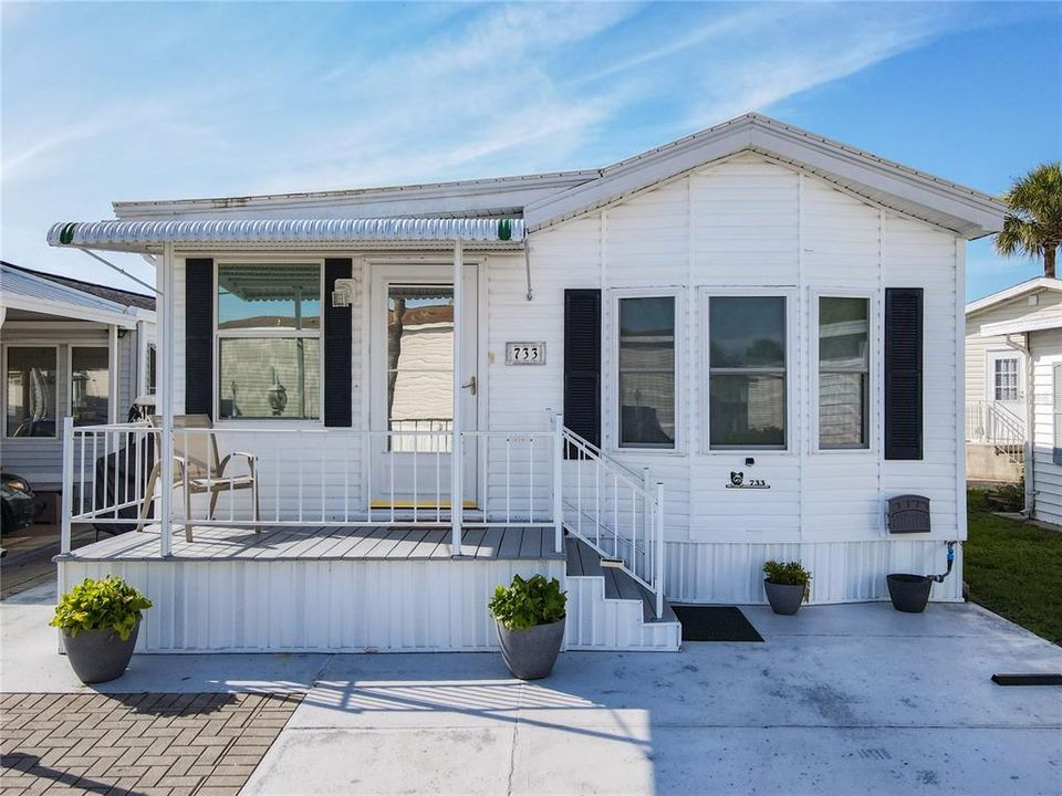 For Sale: $119,900 (2 beds, 1 baths, 726 Square Feet)