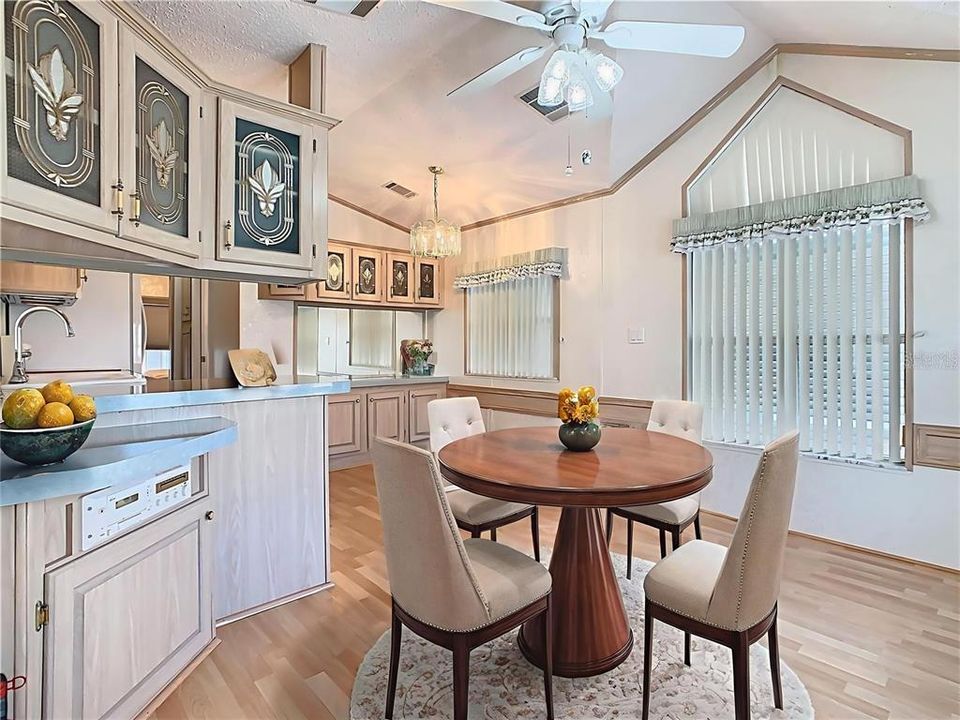 For Sale: $119,900 (2 beds, 1 baths, 726 Square Feet)