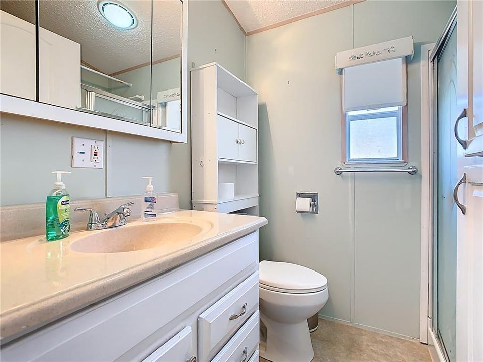 For Sale: $119,900 (2 beds, 1 baths, 726 Square Feet)