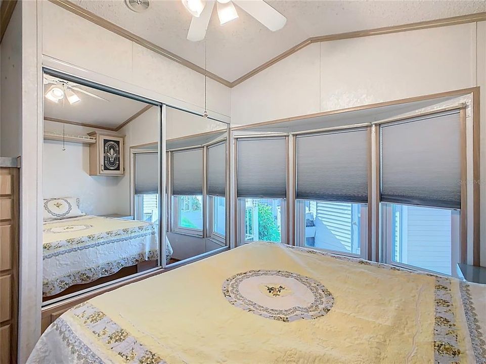 For Sale: $119,900 (2 beds, 1 baths, 726 Square Feet)