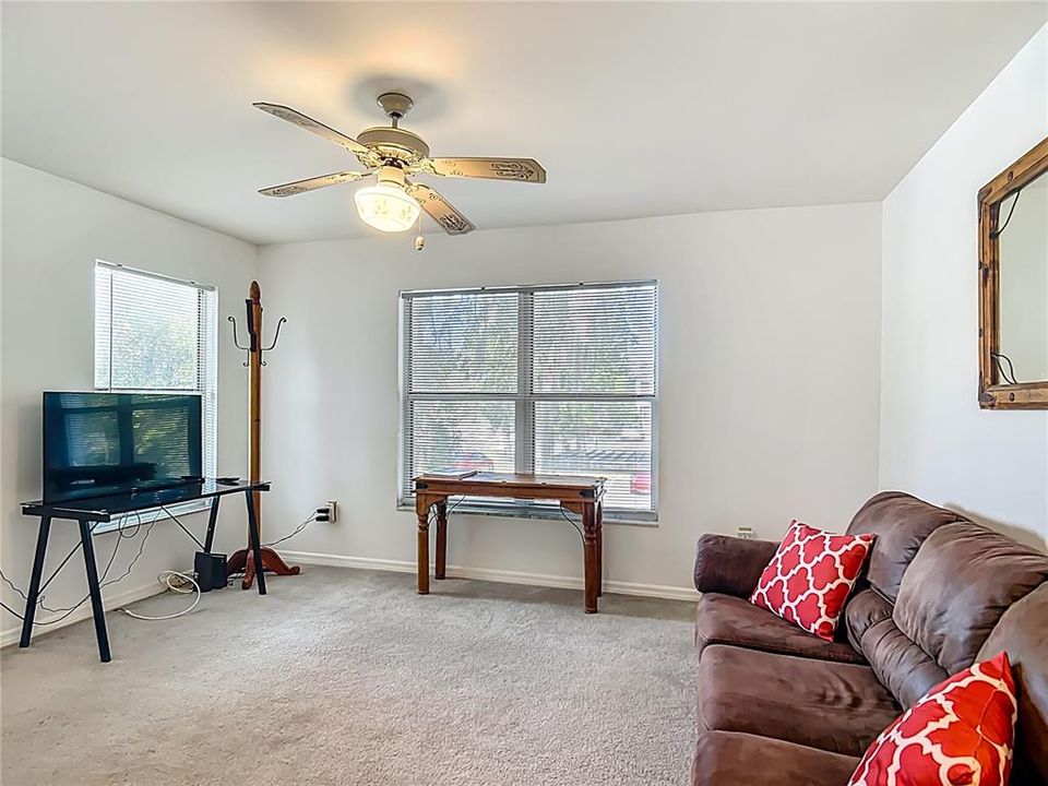 待售: $99,000 (1 贝兹, 1 浴室, 616 平方英尺)