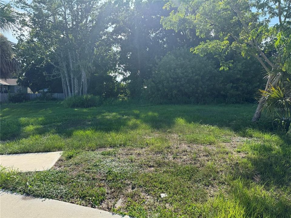 待售: $85,000 (0.19 acres)