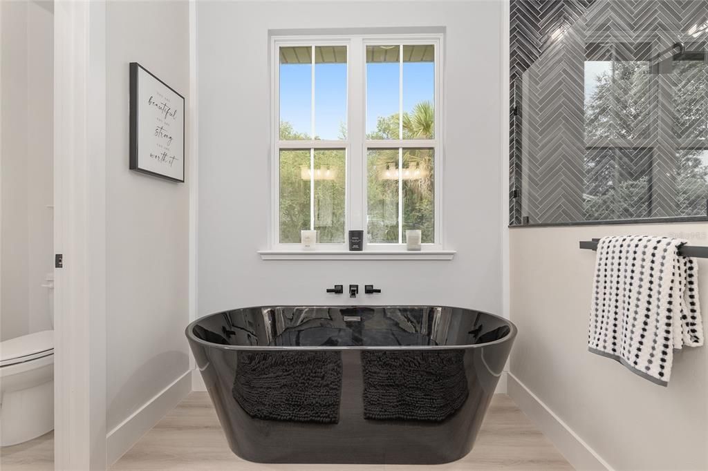 Active With Contract: $625,707 (4 beds, 2 baths, 2023 Square Feet)