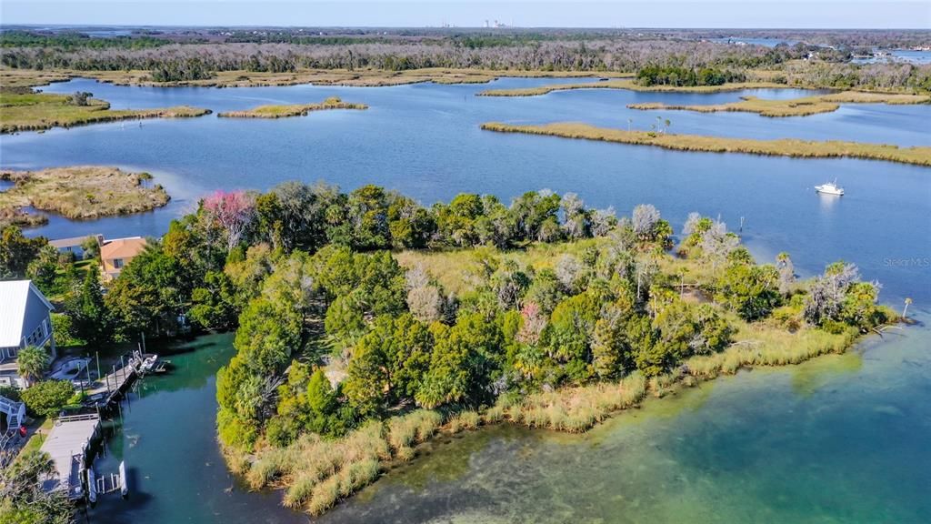 На продажу: $785,000 (3.23 acres)