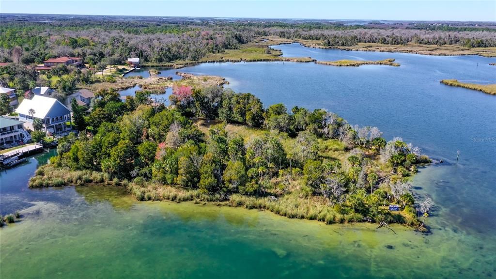 На продажу: $785,000 (3.23 acres)