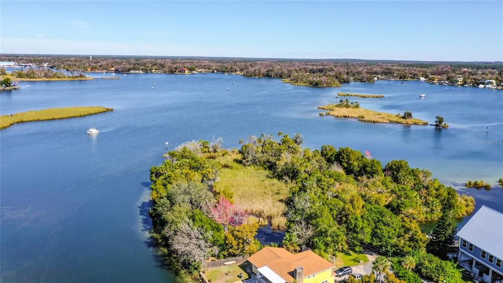 На продажу: $785,000 (3.23 acres)