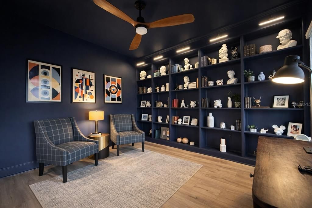 Activo con contrato: $715,000 (5 camas, 4 baños, 3304 Pies cuadrados)