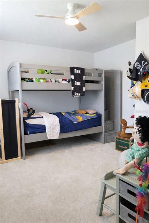 Activo con contrato: $715,000 (5 camas, 4 baños, 3304 Pies cuadrados)