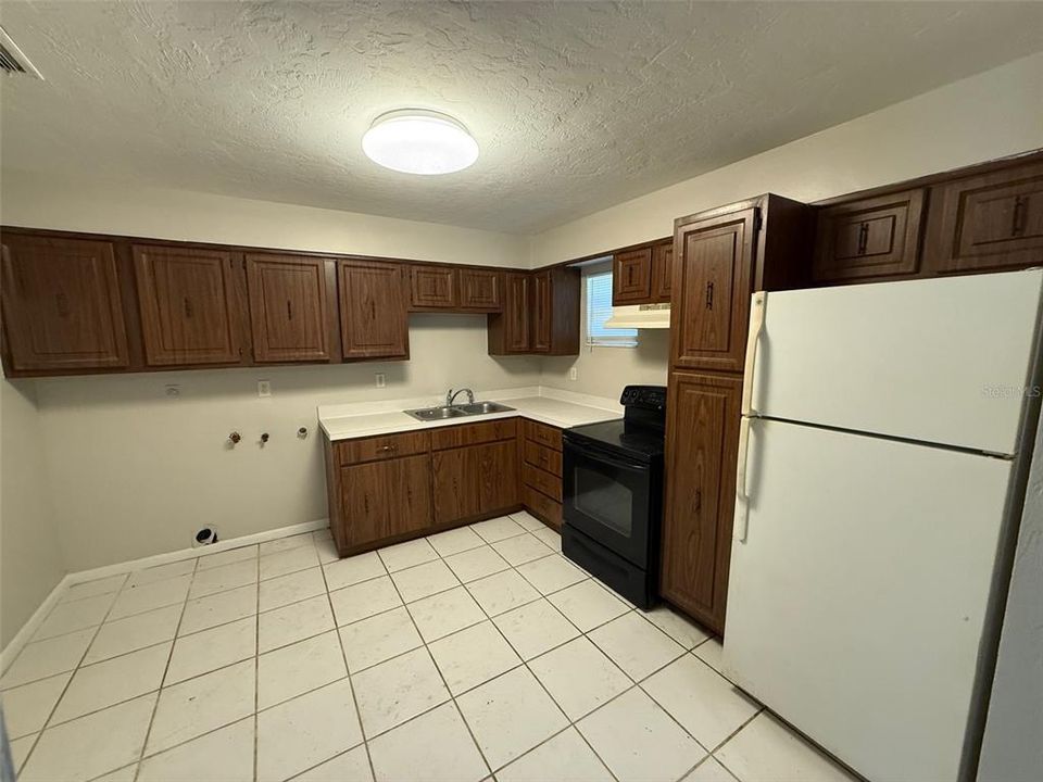 В аренду: $1,450 (3 спален, 1 ванн, 1100 Квадратных фут)