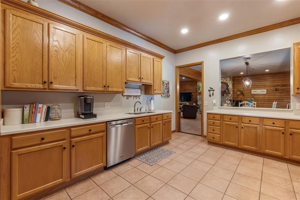 For Sale: $892,100 (5 beds, 5 baths, 4800 Square Feet)