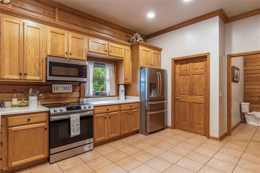 For Sale: $892,100 (5 beds, 5 baths, 4800 Square Feet)