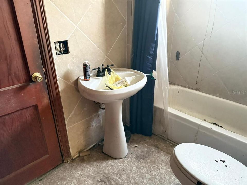 Activo con contrato: $30,000 (4 camas, 2 baños, 2712 Pies cuadrados)