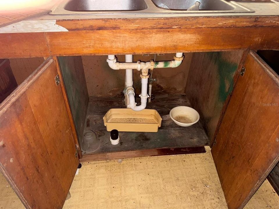 Activo con contrato: $30,000 (4 camas, 2 baños, 2712 Pies cuadrados)