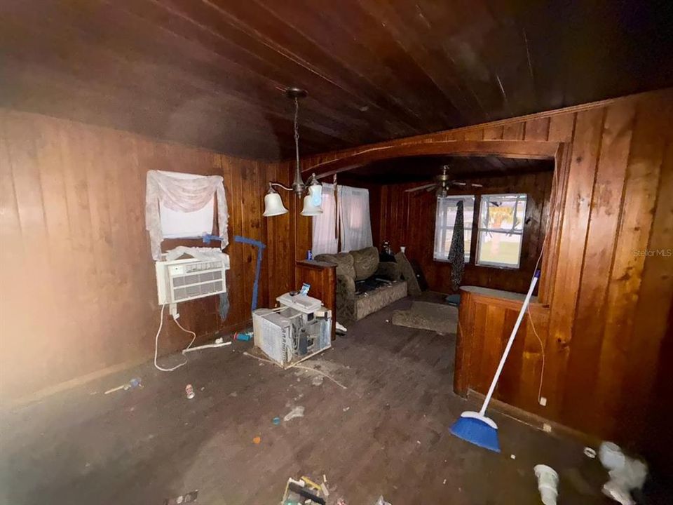 Activo con contrato: $30,000 (4 camas, 2 baños, 2712 Pies cuadrados)