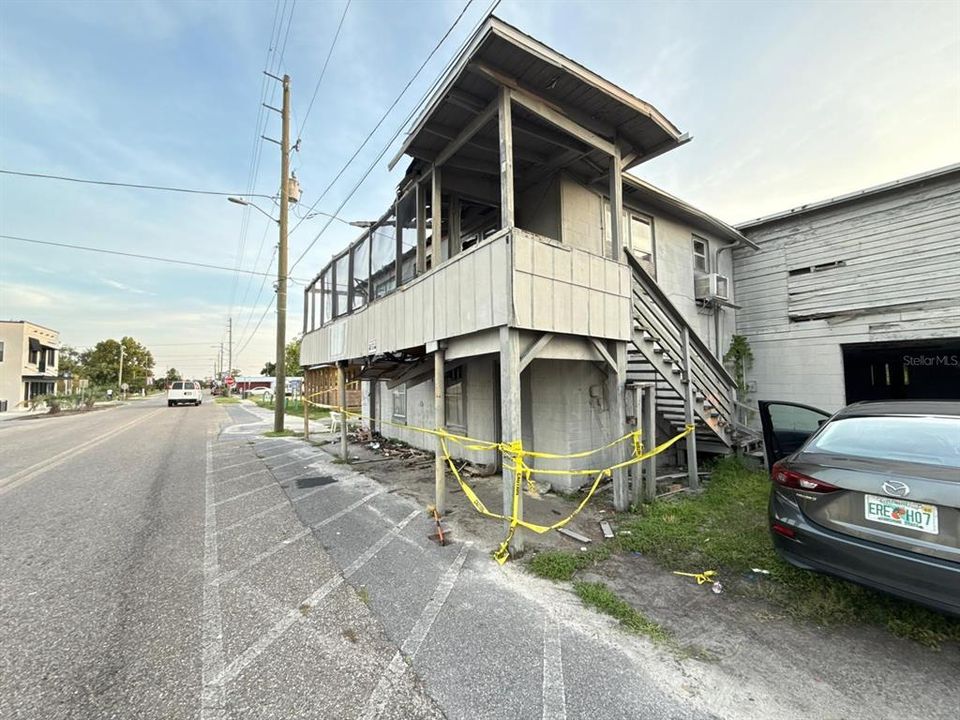 Activo con contrato: $30,000 (4 camas, 2 baños, 2712 Pies cuadrados)