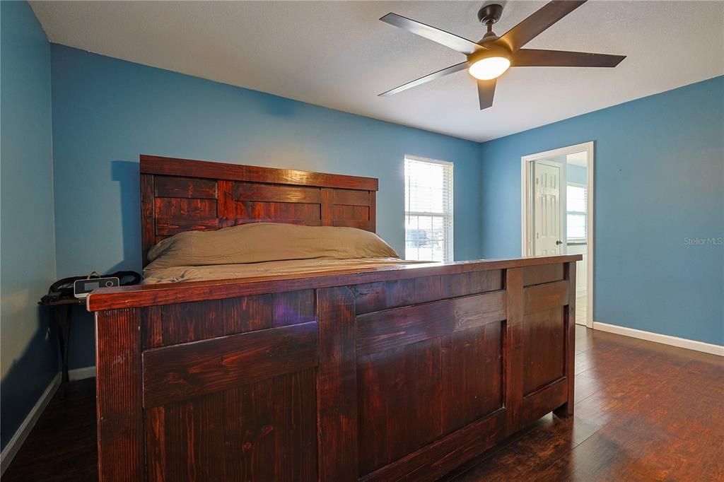 待售: $370,000 (4 贝兹, 2 浴室, 2221 平方英尺)