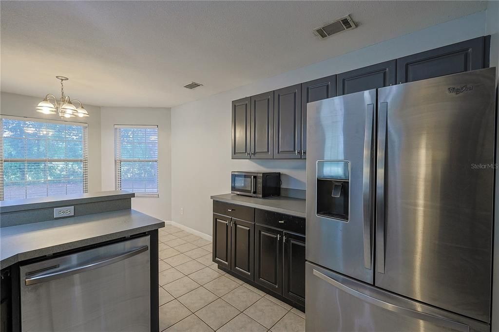 待售: $370,000 (4 贝兹, 2 浴室, 2221 平方英尺)