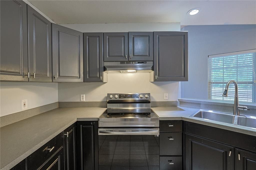 待售: $370,000 (4 贝兹, 2 浴室, 2221 平方英尺)