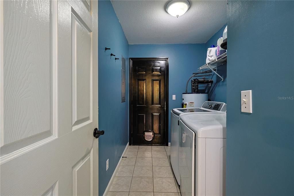 待售: $370,000 (4 贝兹, 2 浴室, 2221 平方英尺)