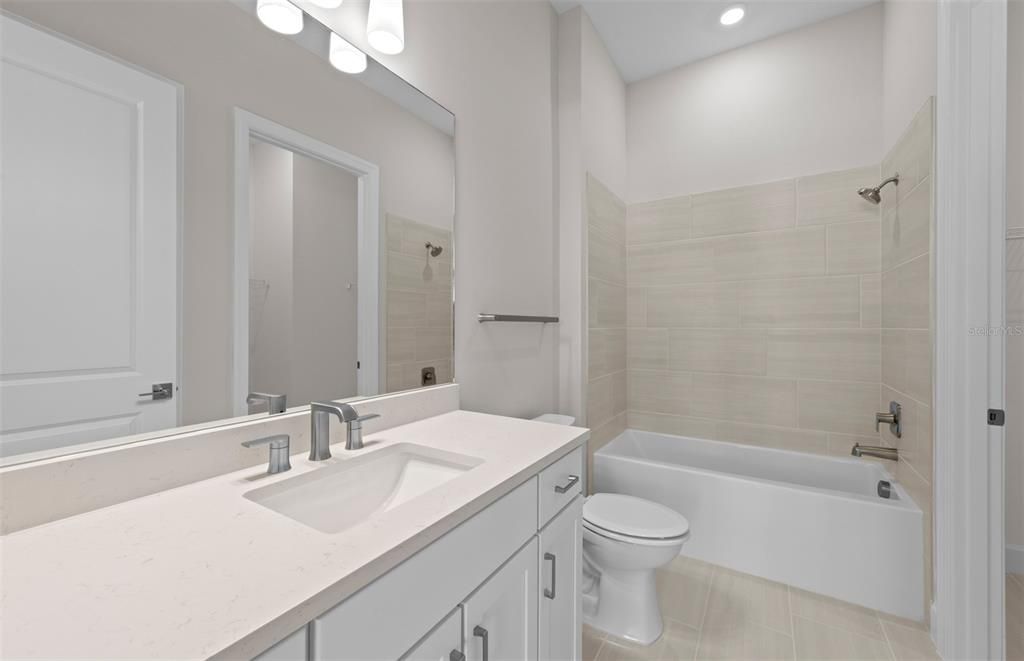 Под контрактом: $499,990 (2 спален, 2 ванн, 2107 Квадратных фут)