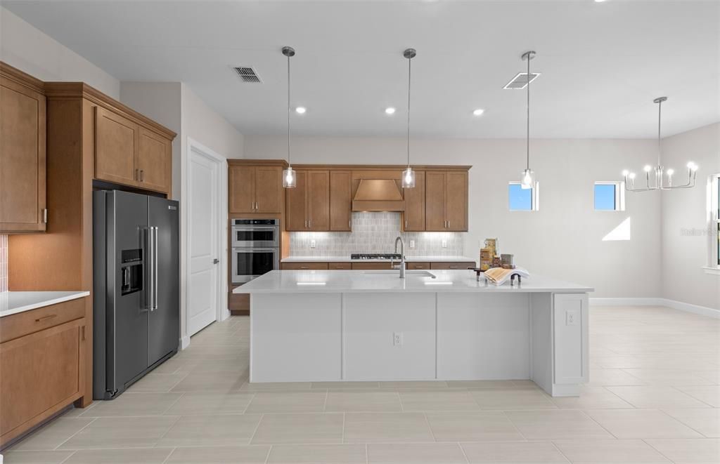 Под контрактом: $499,990 (2 спален, 2 ванн, 2107 Квадратных фут)