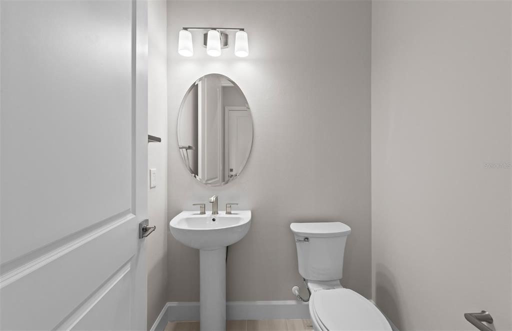 Под контрактом: $499,990 (2 спален, 2 ванн, 2107 Квадратных фут)