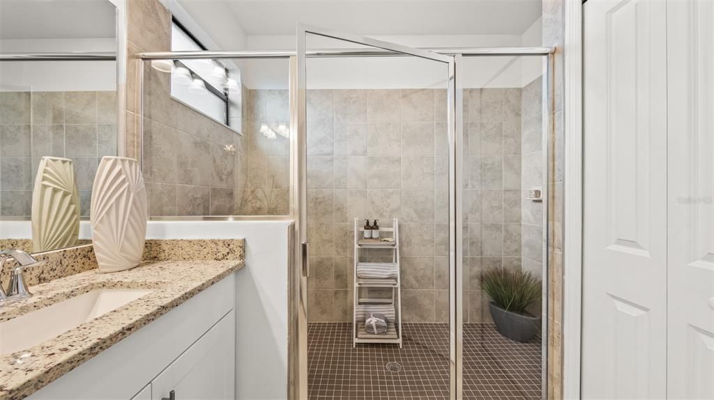 合同活跃: $422,597 (4 贝兹, 3 浴室, 2032 平方英尺)