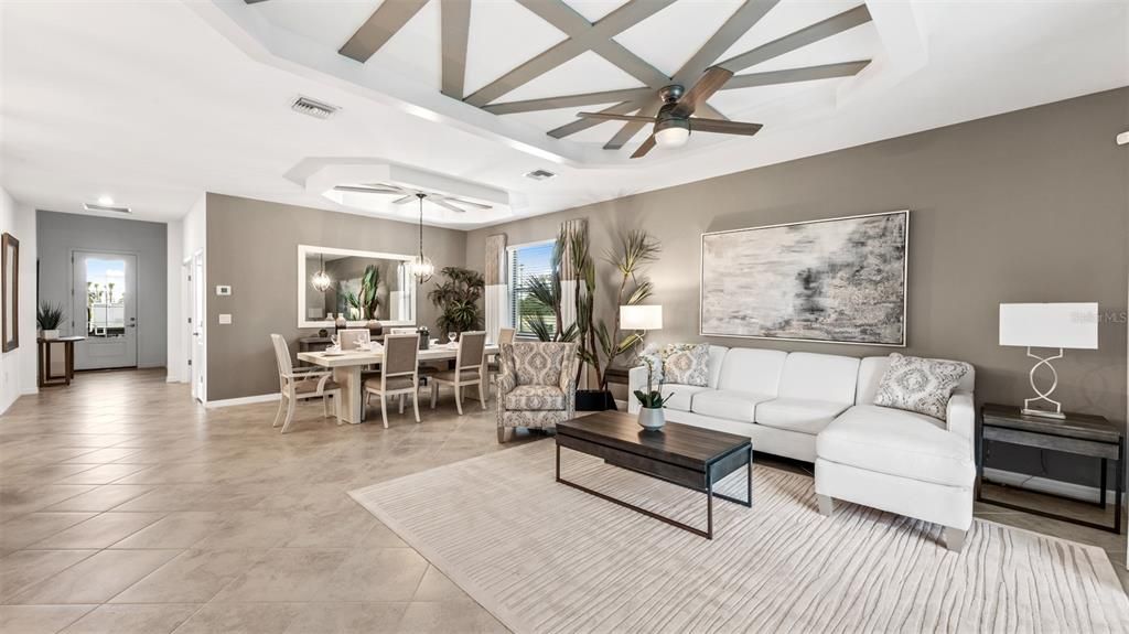 合同活跃: $422,597 (4 贝兹, 3 浴室, 2032 平方英尺)