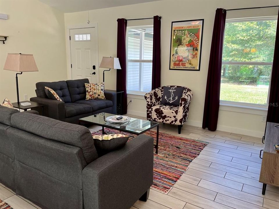 出租: $4,500 (3 贝兹, 3 浴室, 1521 平方英尺)