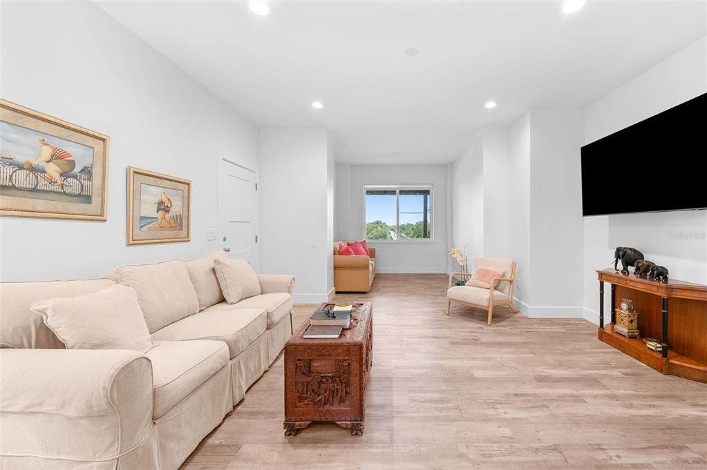 For Sale: $1,097,000 (3 beds, 2 baths, 2671 Square Feet)