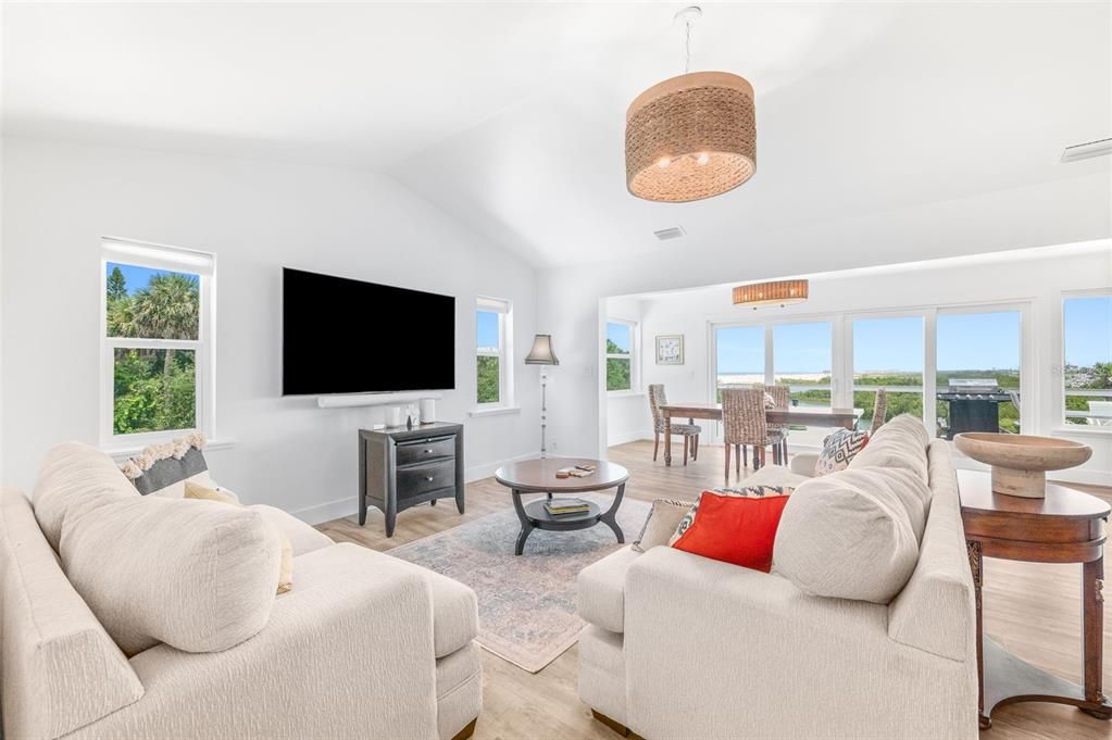 For Sale: $1,097,000 (3 beds, 2 baths, 2671 Square Feet)