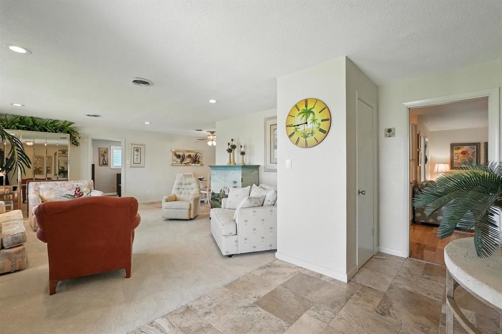 На продажу: $625,000 (4 спален, 3 ванн, 1870 Квадратных фут)