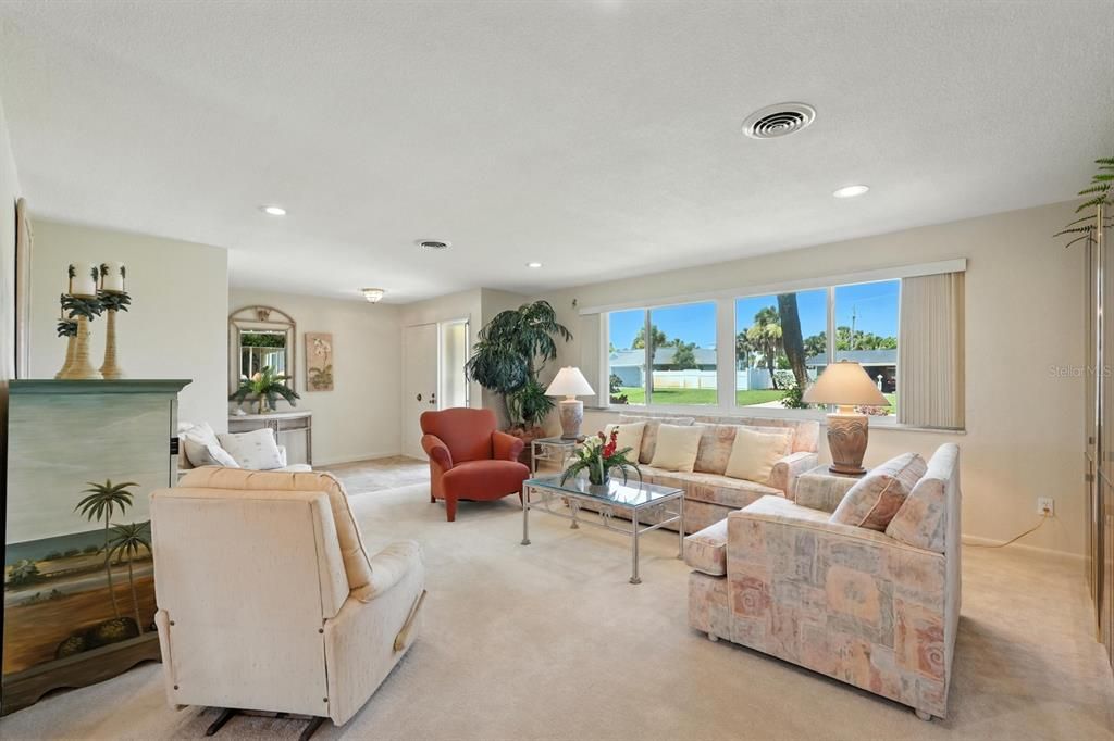 На продажу: $625,000 (4 спален, 3 ванн, 1870 Квадратных фут)