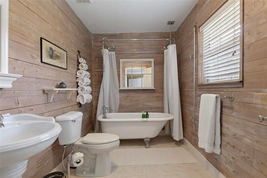 For Sale: $1,699,000 (4 beds, 3 baths, 3070 Square Feet)