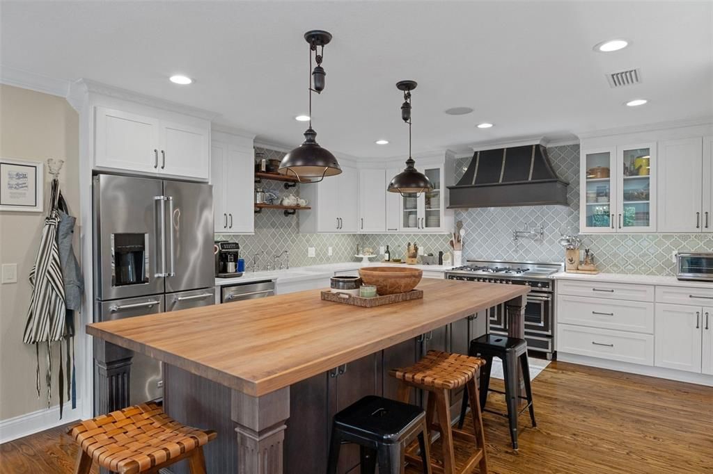 For Sale: $1,699,000 (4 beds, 3 baths, 3070 Square Feet)