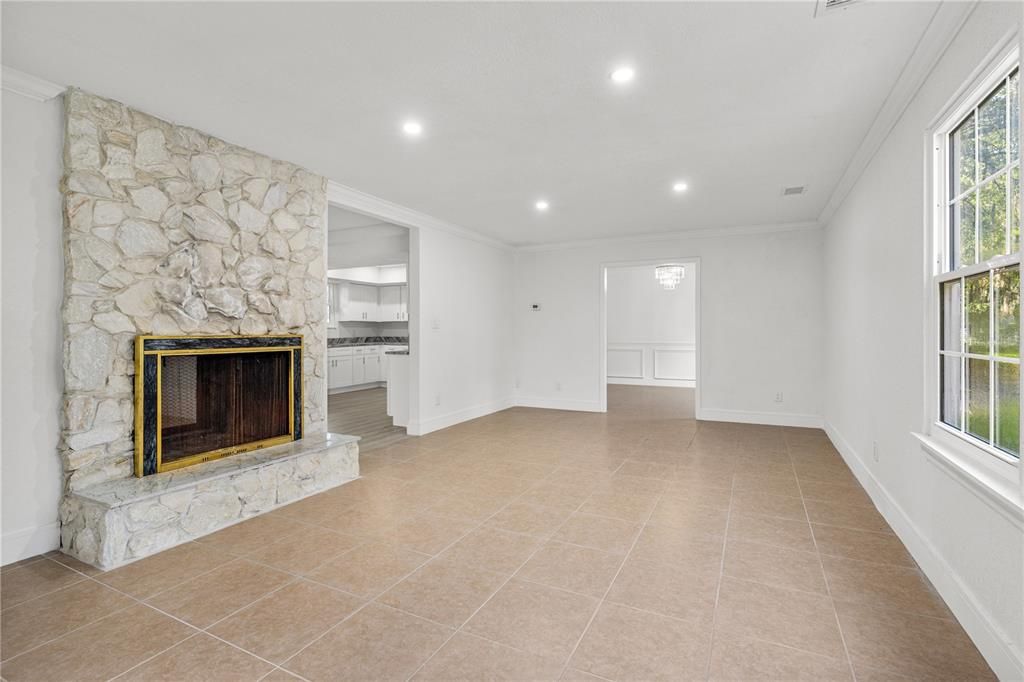 En Venta: $599,000 (5 camas, 4 baños, 4200 Pies cuadrados)