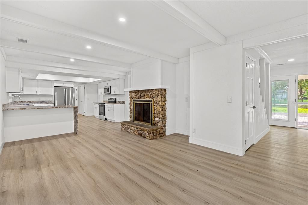 En Venta: $599,000 (5 camas, 4 baños, 4200 Pies cuadrados)