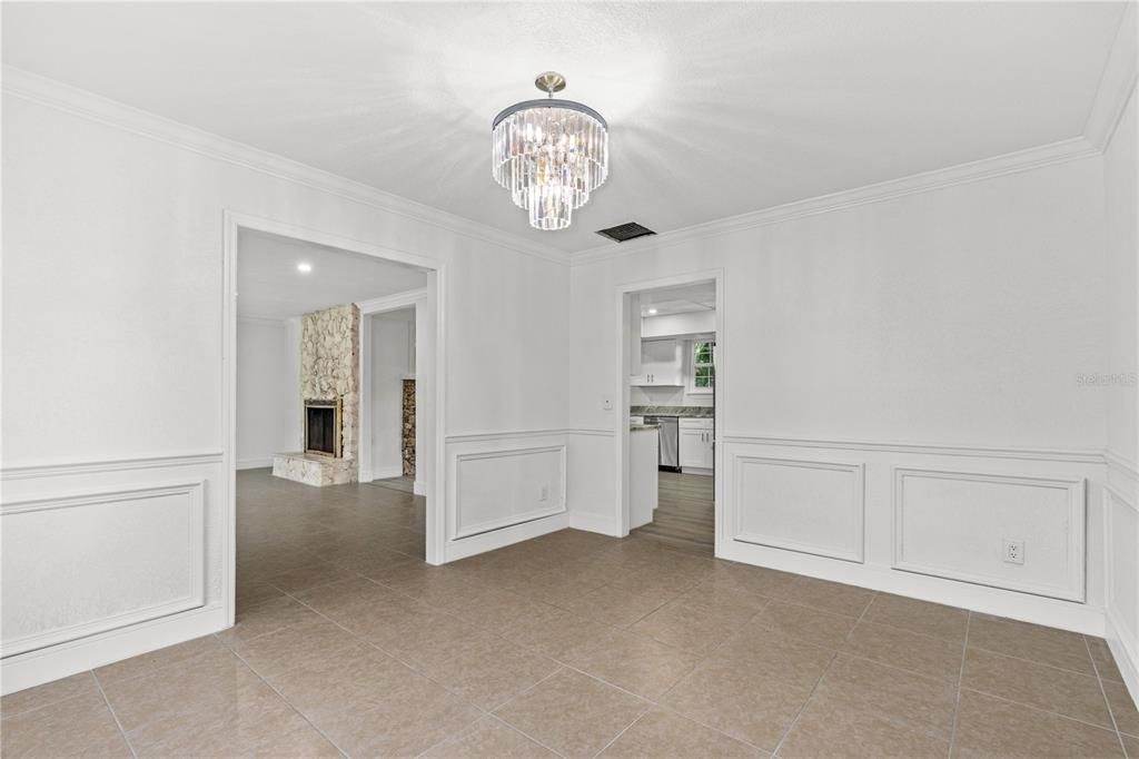 En Venta: $599,000 (5 camas, 4 baños, 4200 Pies cuadrados)