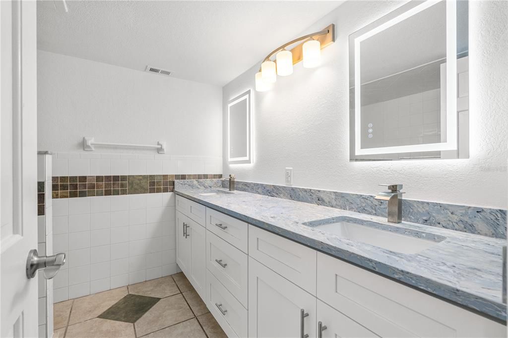 En Venta: $599,000 (5 camas, 4 baños, 4200 Pies cuadrados)