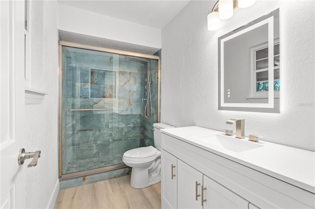 En Venta: $599,000 (5 camas, 4 baños, 4200 Pies cuadrados)