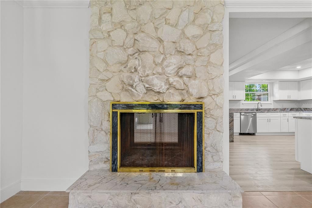 En Venta: $599,000 (5 camas, 4 baños, 4200 Pies cuadrados)