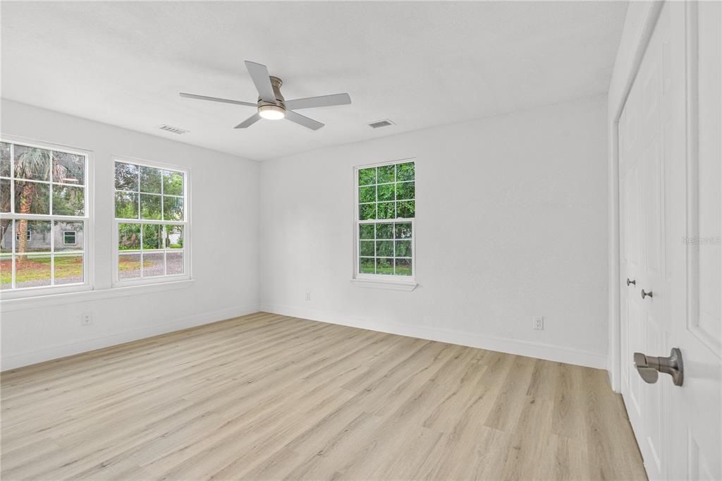 En Venta: $599,000 (5 camas, 4 baños, 4200 Pies cuadrados)