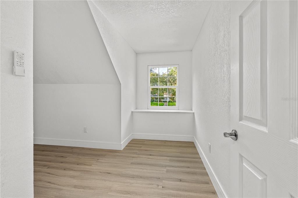 En Venta: $599,000 (5 camas, 4 baños, 4200 Pies cuadrados)