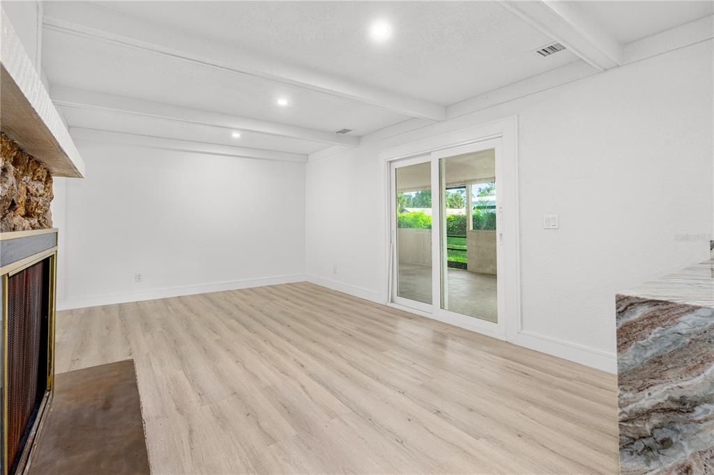 En Venta: $599,000 (5 camas, 4 baños, 4200 Pies cuadrados)