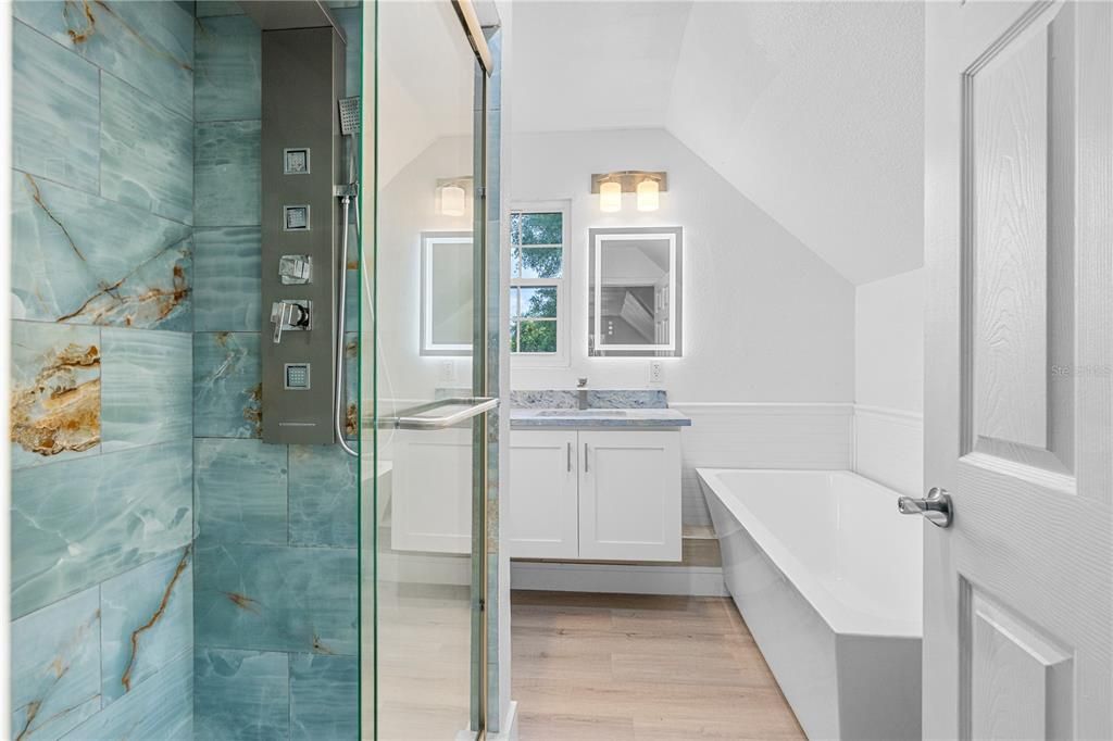 En Venta: $599,000 (5 camas, 4 baños, 4200 Pies cuadrados)